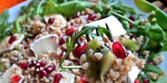 Рецепт салата из булгура с киви и сыром