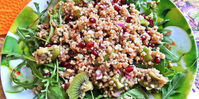 Рецепт салата из булгура с киви и сыром