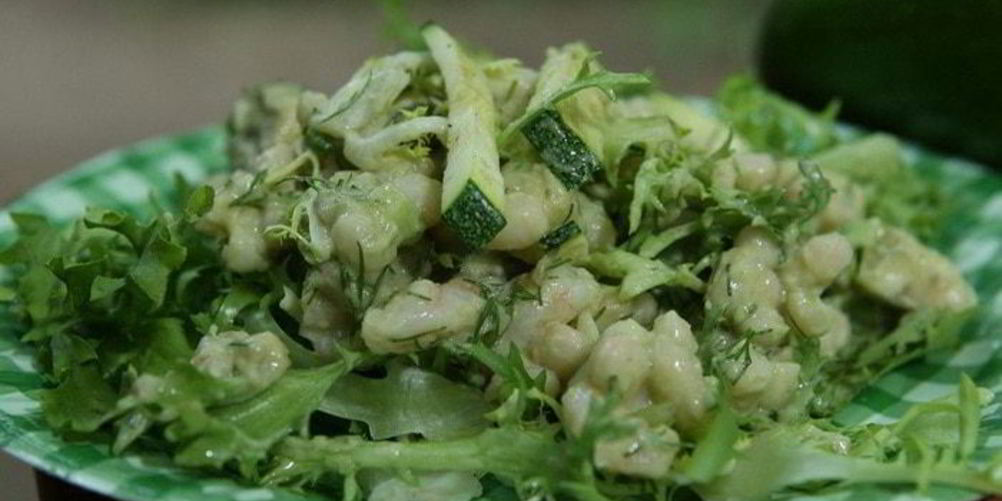 Как приготовить салат из фасоли с креветками