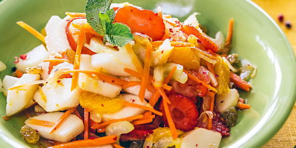 Как приготовить салат из фруктов и овощей