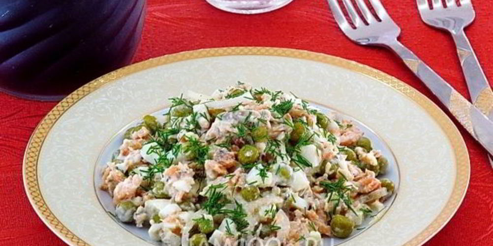 Как приготовить салат из консервированного лосося с горошком