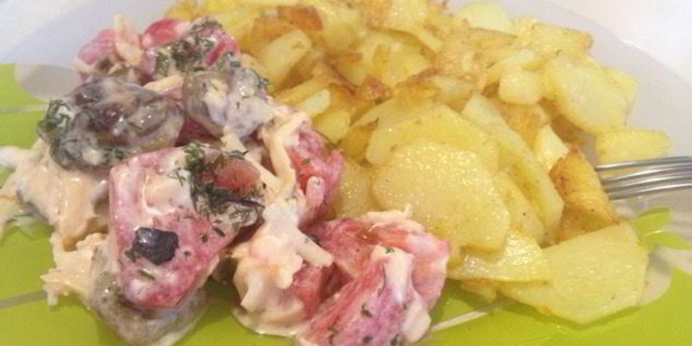 Как приготовить салат из помидора и баклажана с сыром