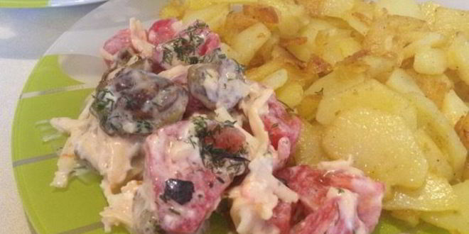 Рецепт салата из помидора и баклажана с сыром