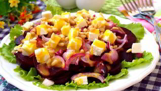 Рецепт Салата из свеклы с фетой и кедровыми орешками