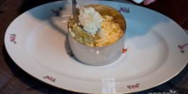 Рецепт мимозы с крабовыми палочками и яблоком