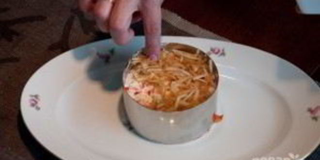 Рецепт мимозы с крабовыми палочками и яблоком