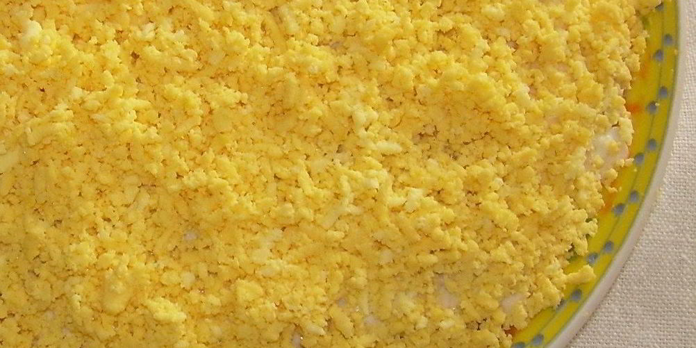 Как приготовить салат мимоза с картофелем и сайрой