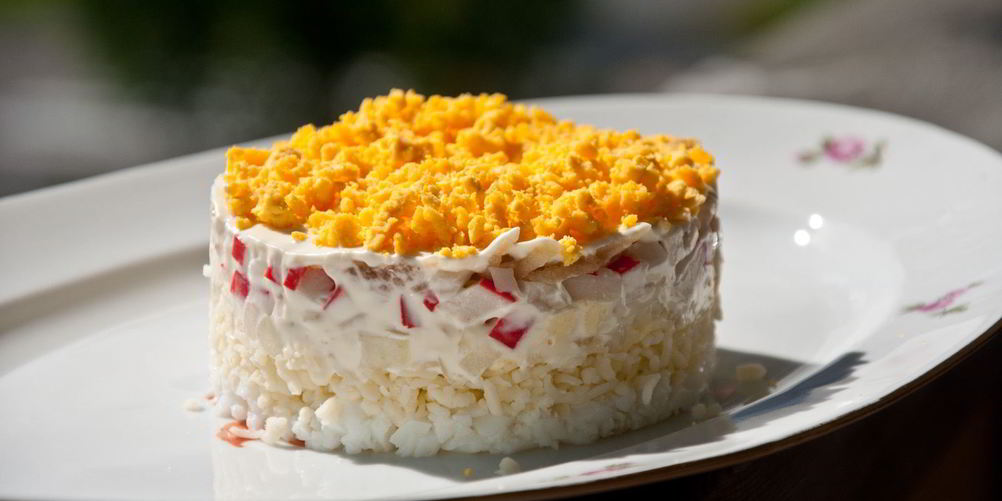 Как приготовить салат мимоза с крабовыми палочками