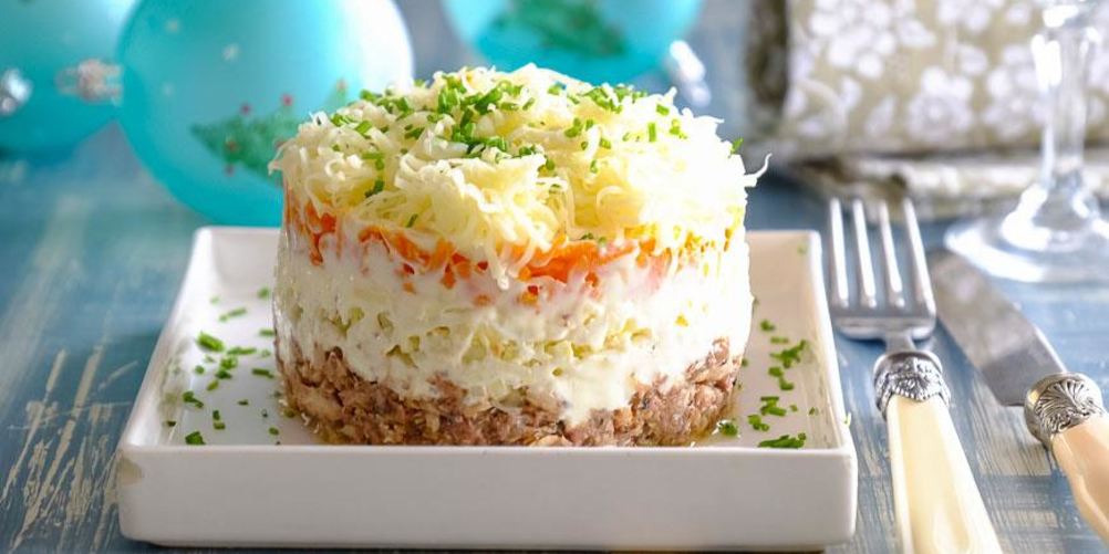 Как приготовить салат мимоза с сайрой