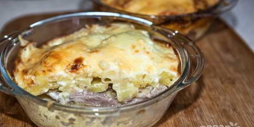 Как приготовить картошку под шубой в духовке со свининой