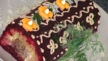 Рецепт Рулета сельдь под шубой с мягким сыром