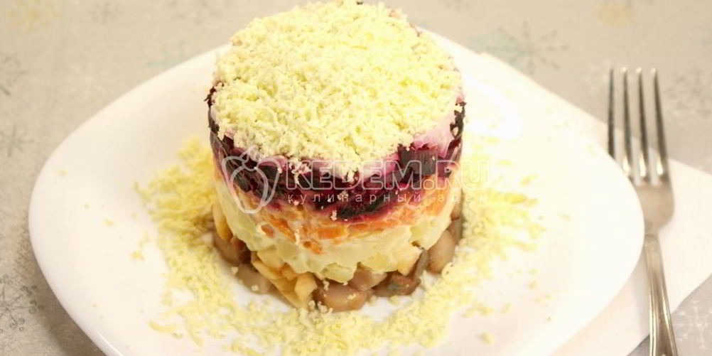 Как приготовить селедку под шубой в сервировочном кольце