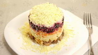 Рецепт Селедки под шубой в сервировочном кольце