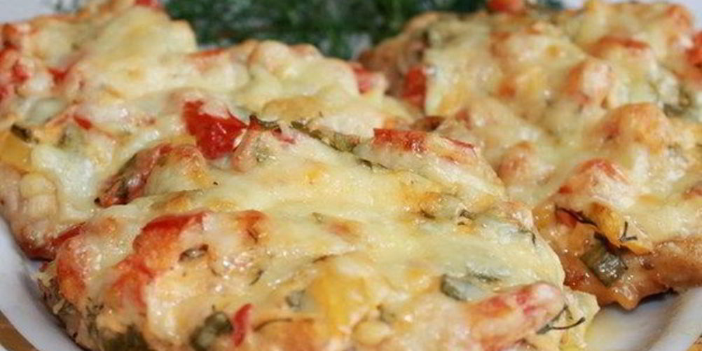 Как приготовить сочную куриную грудку под шубой в духовке