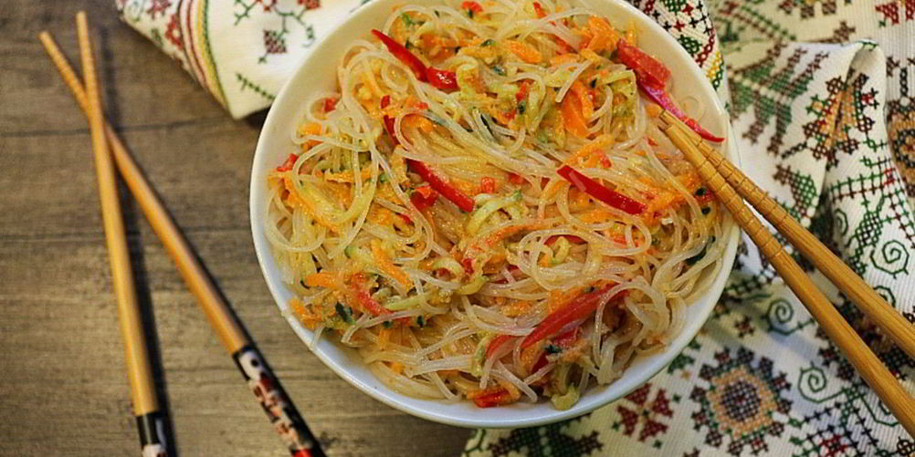 Как приготовить салат с фунчозой по-корейски