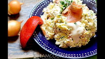 Рецепт Салата с горбушей и крабовыми палочками