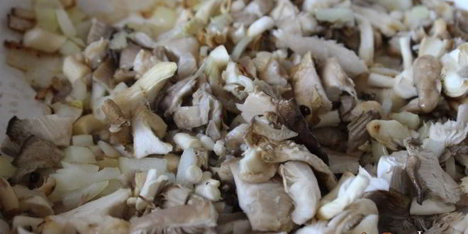 Рецепт салата с говядиной и жареными вешенками