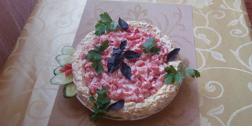 Как приготовить салат с копченой курицей, сыром и яйцами