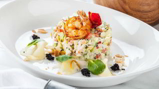 Рецепт Салата с креветками, авокадо, имбирем и зеленым яблоком