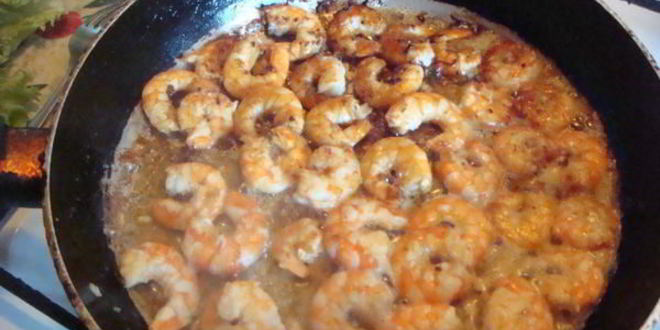 Рецепт салата с креветками и рукколой