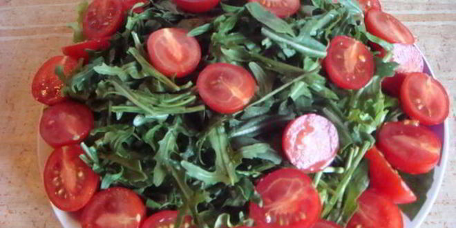 Рецепт салата с креветками и рукколой