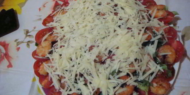 Рецепт салата с креветками и рукколой