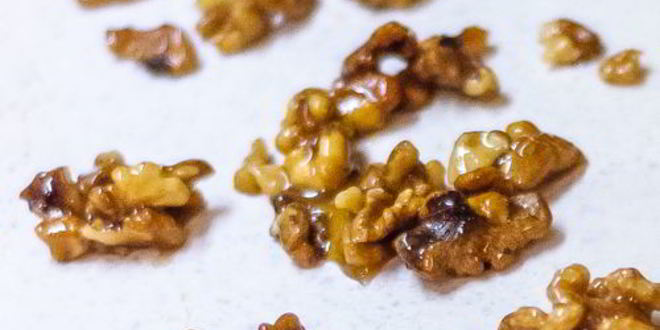 Рецепт салата с курицей и глазированными грецкими орехами