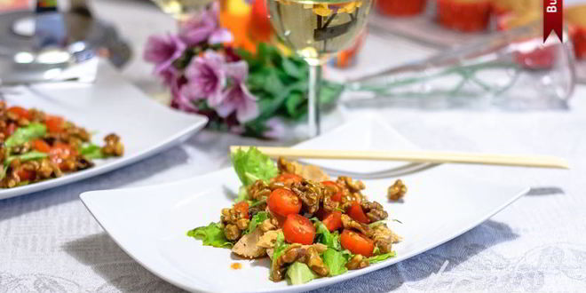 Рецепт салата с курицей и глазированными грецкими орехами