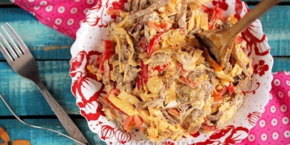 Как приготовить салат с курицей и перцем