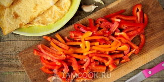 Рецепт салата с курицей и перцем