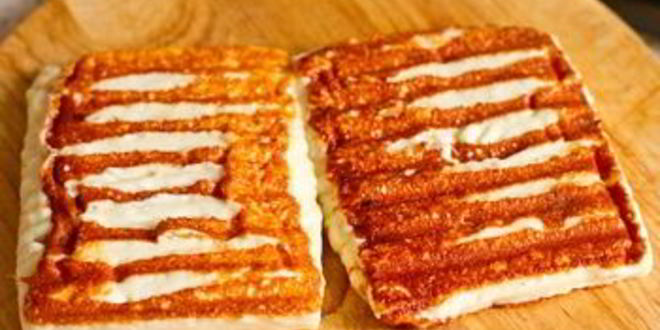 Рецепт салата с курицей, вялеными томатами и жареным сыром