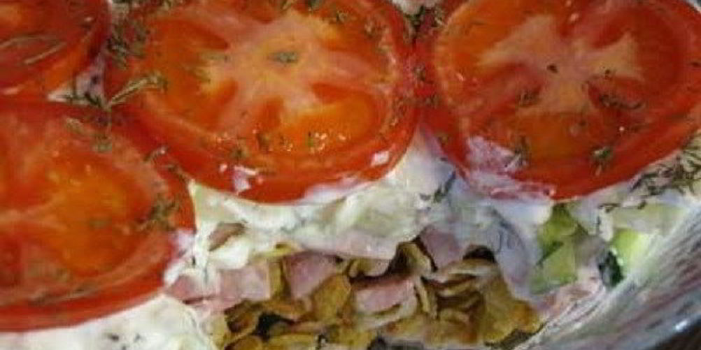 Как приготовить салат с огурцами, помидорами и кукурузными хлопьями радуга