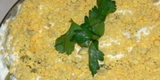 Рецепт салата с печенью и солеными огурцами