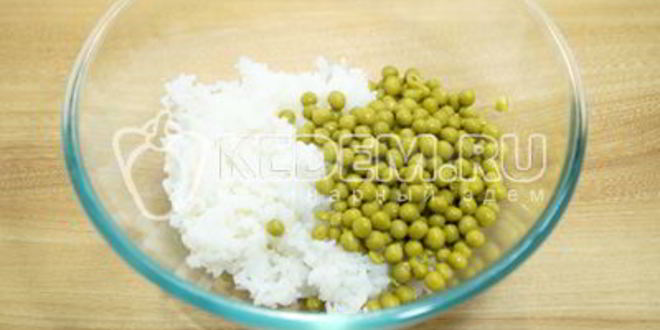 Рецепт салата с рисом лука