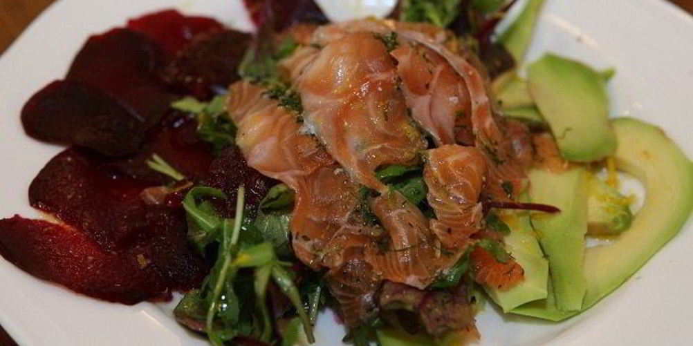 Как приготовить салат с семгой в сухом маринаде из цедры и укропа