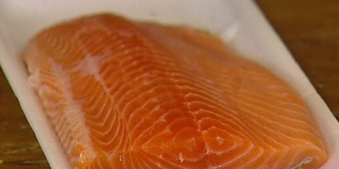 Рецепт салата с семгой в сухом маринаде из цедры и укропа