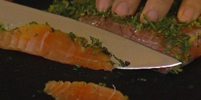 Рецепт салата с семгой в сухом маринаде из цедры и укропа