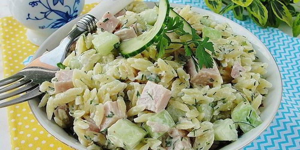 Как приготовить салат с ветчиной и огурцом