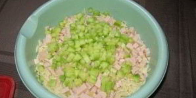 Рецепт салата с ветчиной и огурцом