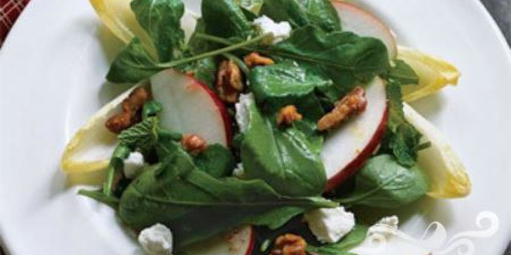 Как приготовить салат с яблоками, орехами и эндивием