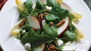 Рецепт Салата с яблоками, орехами и эндивием