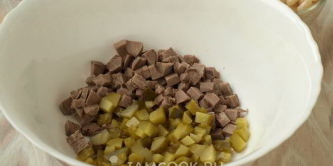 Рецепт салата с языком, фасолью и яйцом