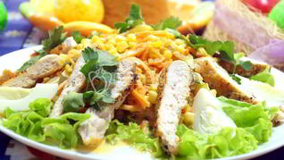 Рецепт Салата с жареной куриной грудкой Жасмин