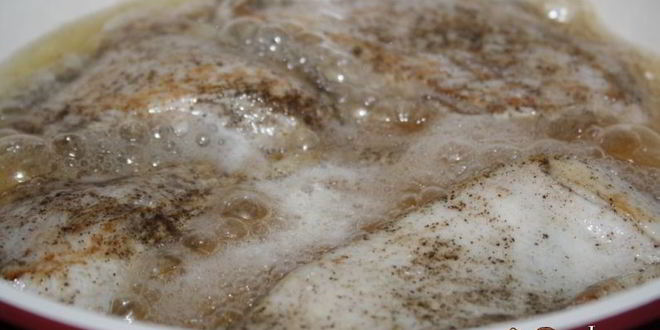 Рецепт хрустящего салата с индейкой и сухариками лжецезарь