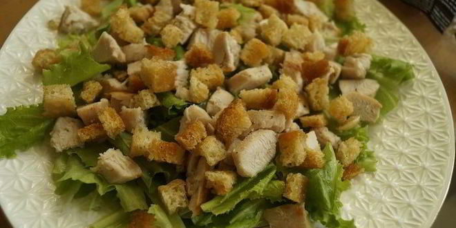 Рецепт классического салата цезарь с одноименным соусом