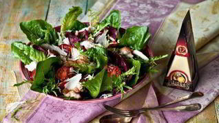 Рецепт Салата Цезарь с беконом и сыром Джюгас