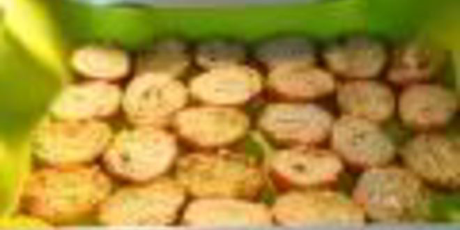 Рецепт салата цезарь с чесночными гренками и салатом ромэн