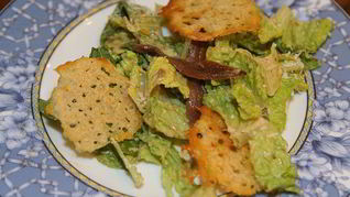 Рецепт Салата Цезарь с чипсами из пармезана
