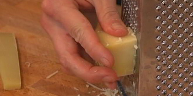 Рецепт салата цезарь с чипсами из пармезана