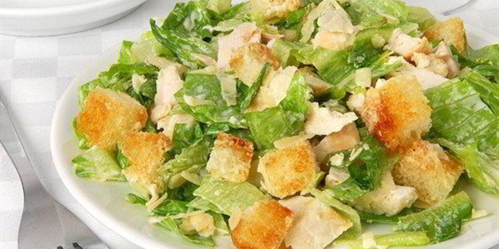 Как приготовить салат цезарь с готовым соусом